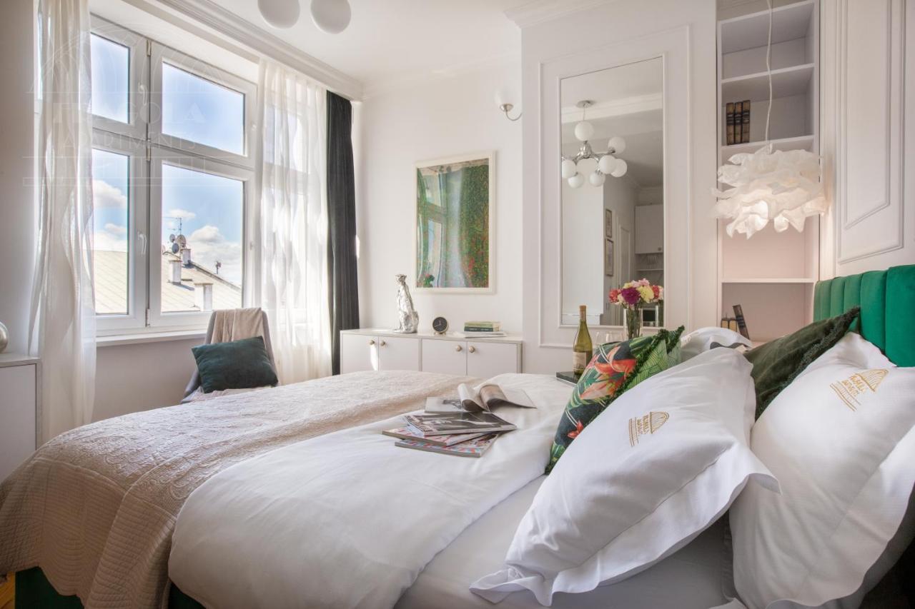 Feniks Fragola Apartments Main Square Krakow Bagian luar foto