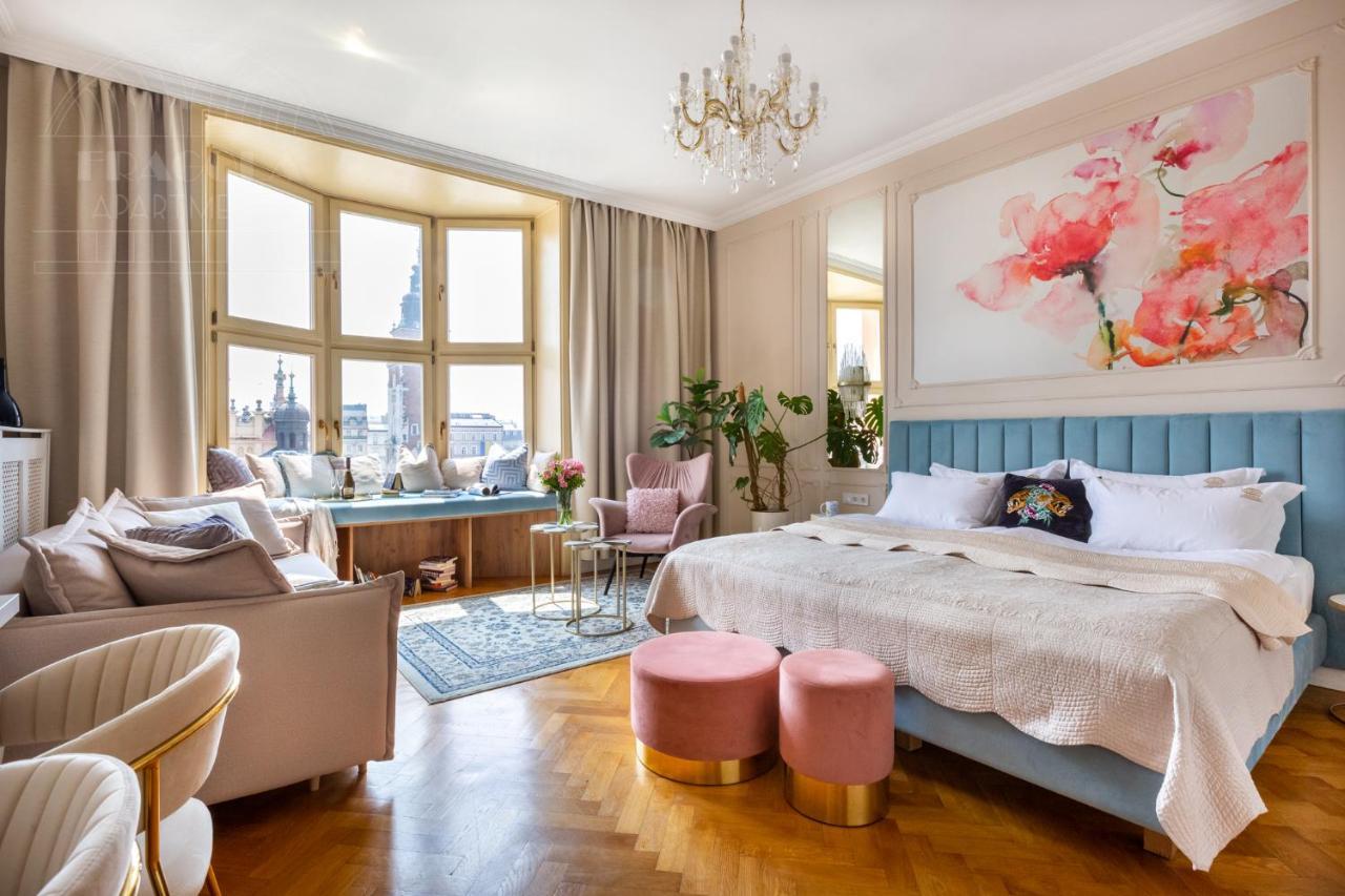 Feniks Fragola Apartments Main Square Krakow Bagian luar foto