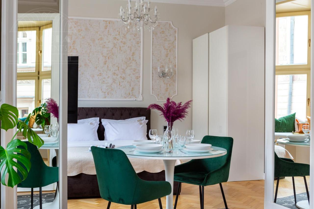 Feniks Fragola Apartments Main Square Krakow Bagian luar foto