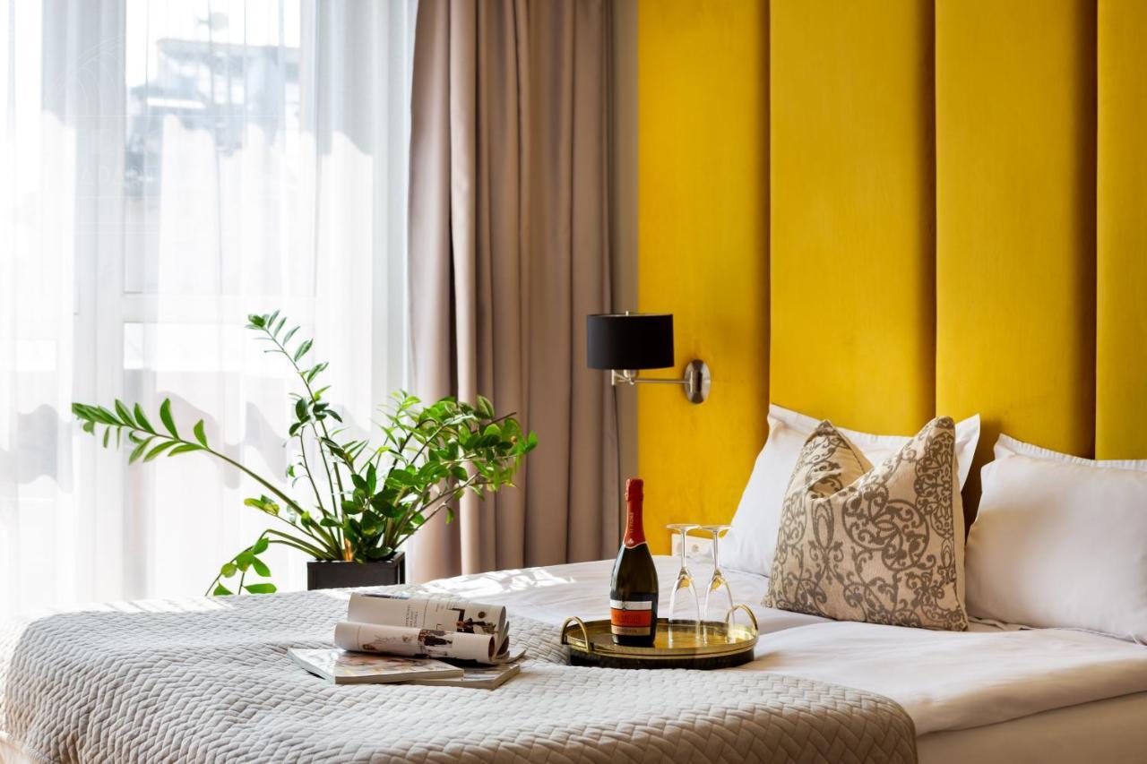 Feniks Fragola Apartments Main Square Krakow Bagian luar foto